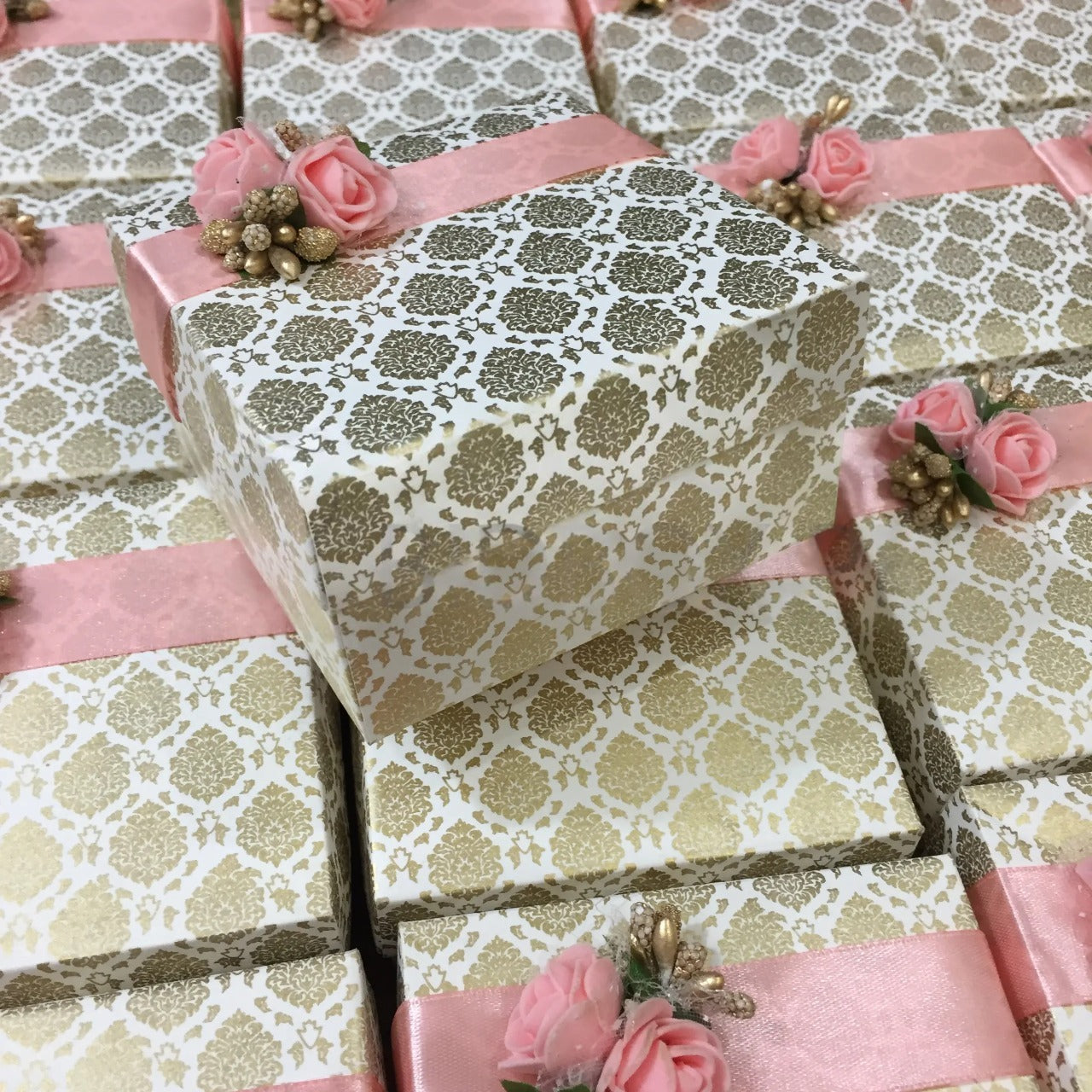 Jal Printed Card Bord Box With Flowers And Ribbon